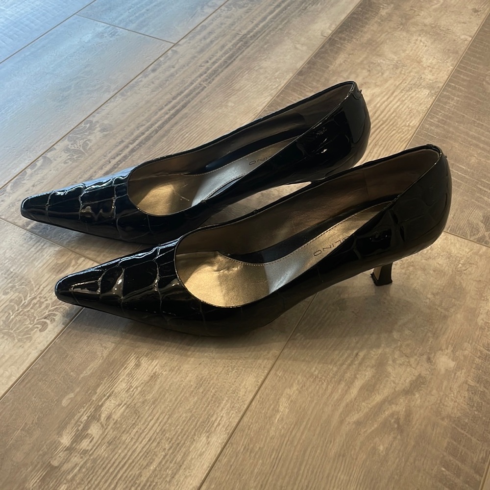 Bandolino Pointed Black Heels